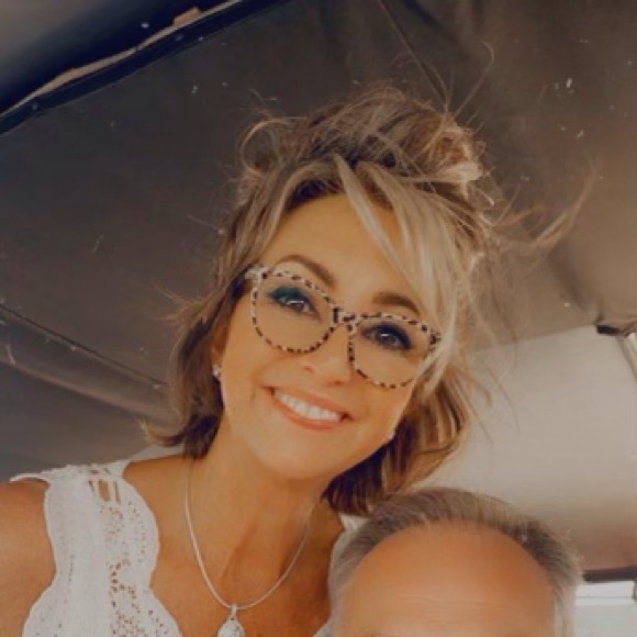 Meet your Posher, Jeanne - Picture 1 of 1